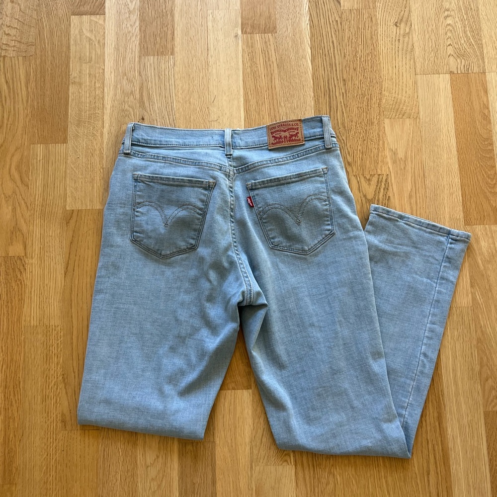 Levi’s Classic Straight Blue Jeans - Size 6 *Great Condition*